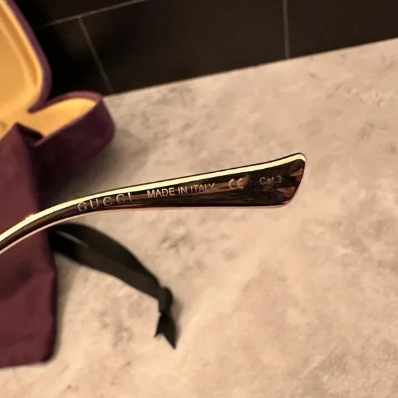 Gucci GG0225S XL | Gold/Green Red Stripe | Excellent Condition - Picture 6 of 10